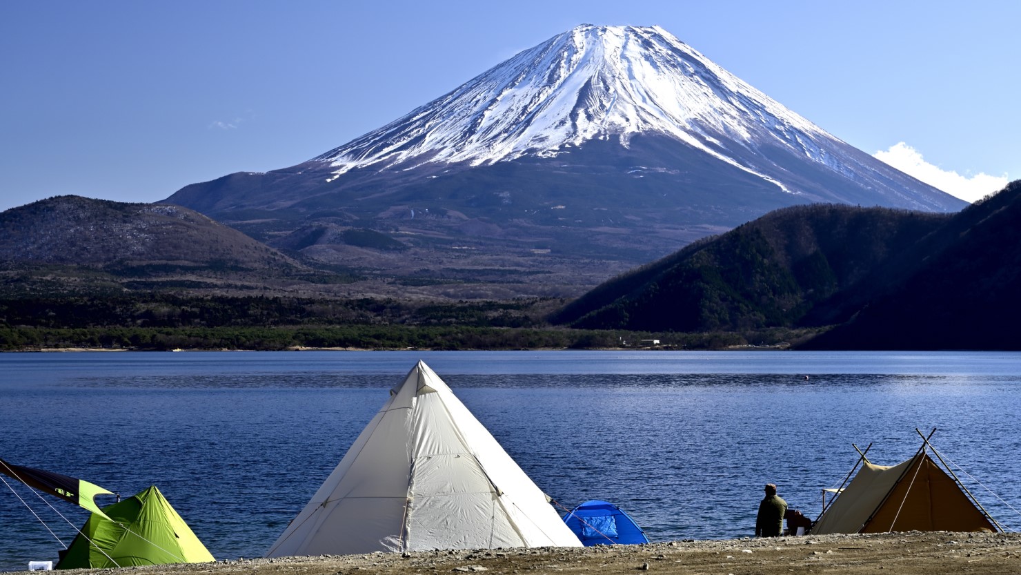 湖沿いのキャンプは格別