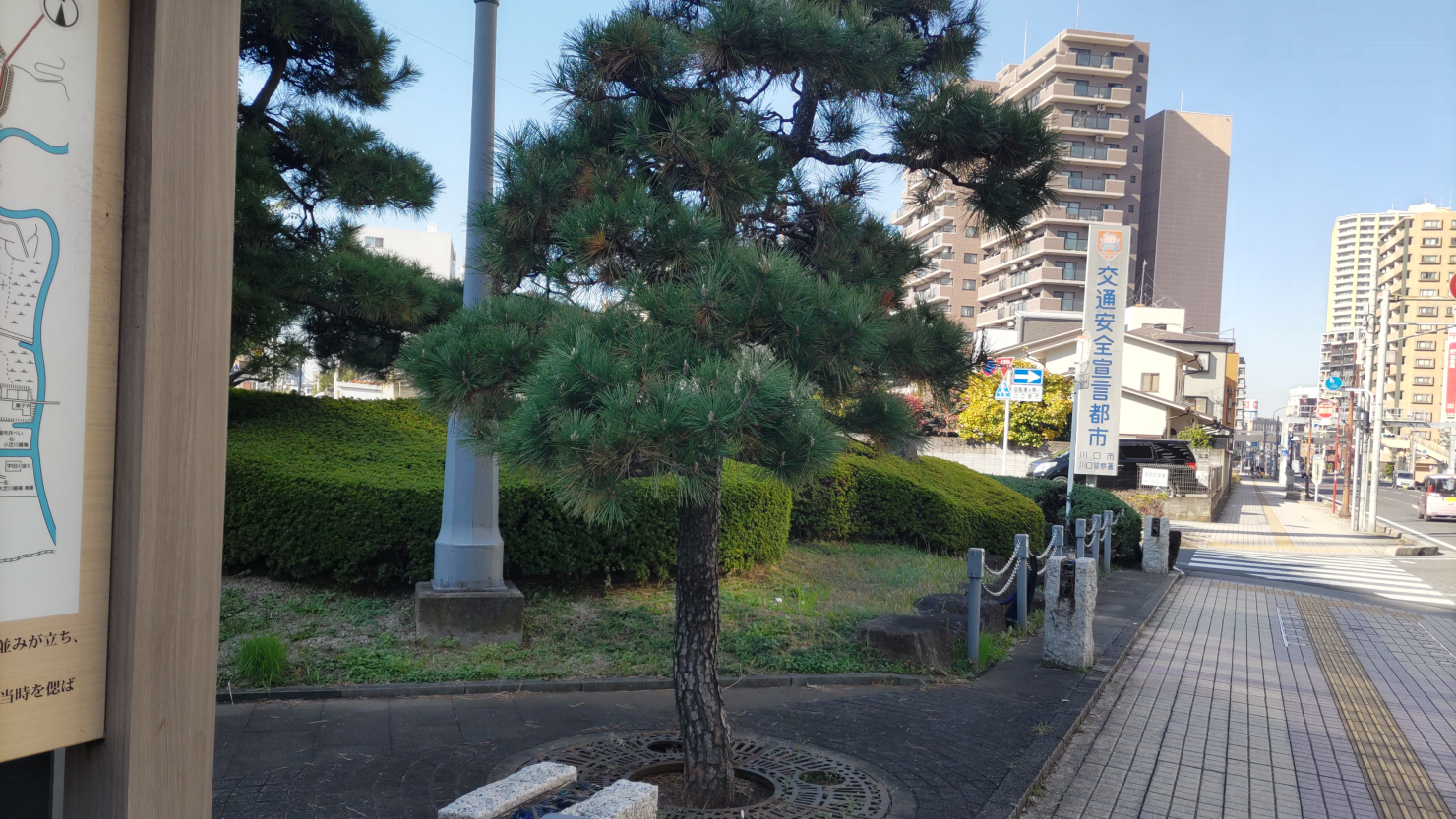 川口駅東口のメインストリートである本町大通り