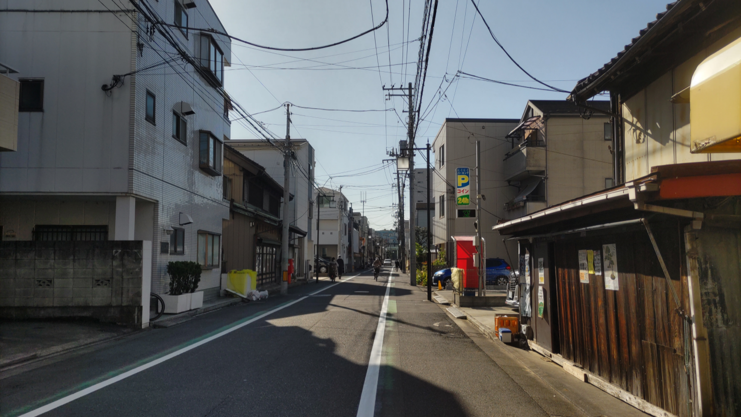 レトロなお店も残る「本一通り」