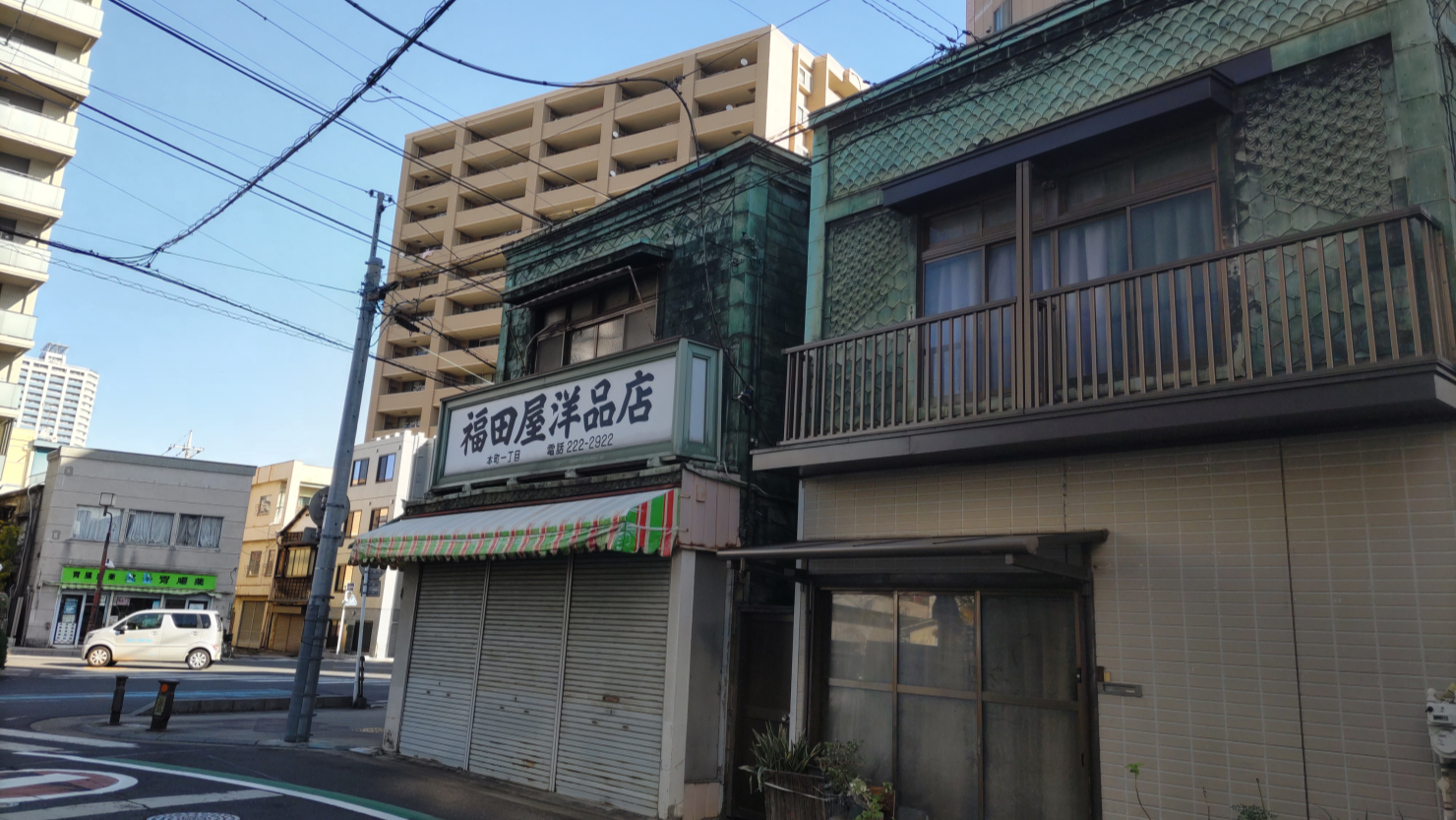 本一通りにあるレトロな洋品店