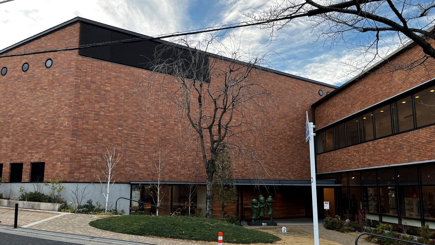 休日は訪れる人も多い「長谷川町子記念館」