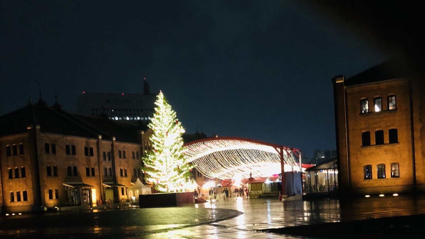 みなとみらいエリアにある横浜赤レンガ倉庫で開催されていたクリスマスマーケットの様子