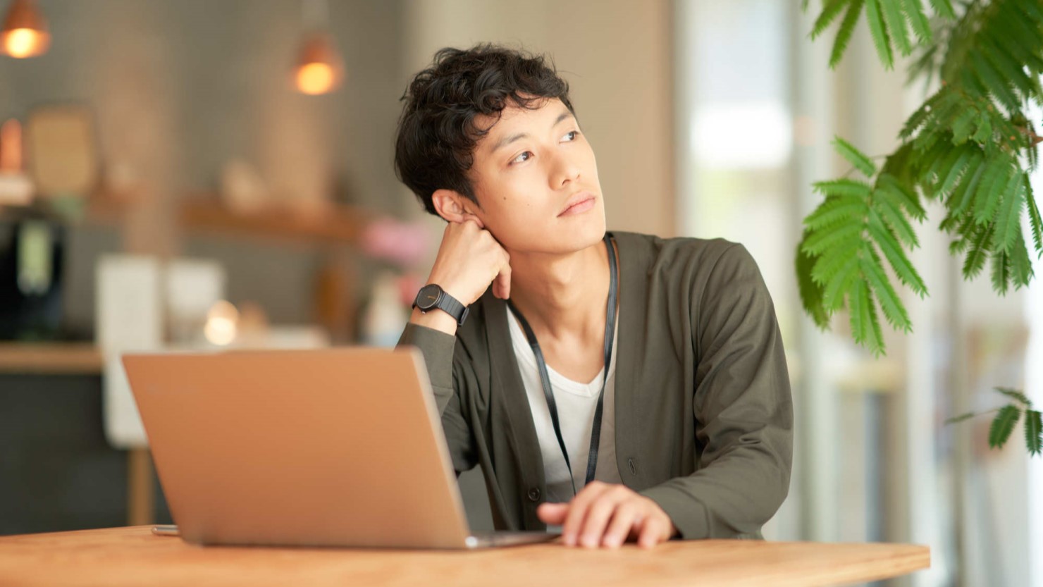 コンセプトを考える男性のイメージ