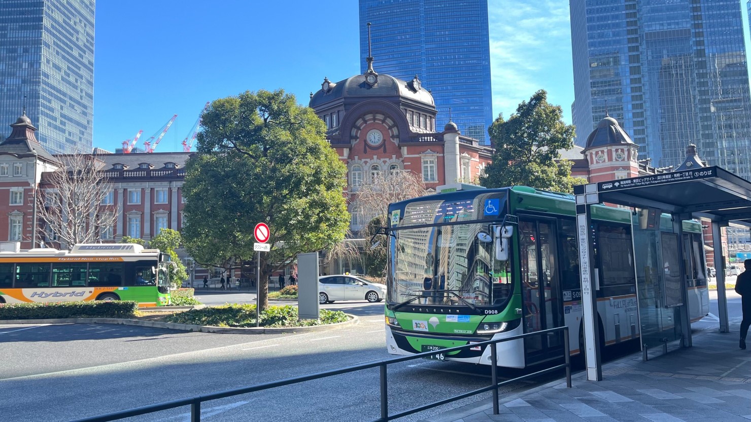 東京駅丸の内南口に到着！青空に赤煉瓦の丸の内駅舎が映える