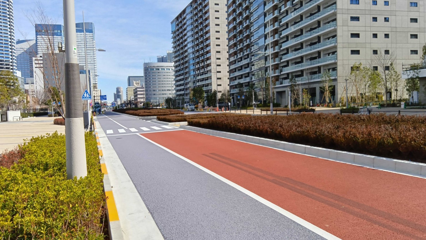 晴海フラッグの前の道路（補助第314号線）の様子