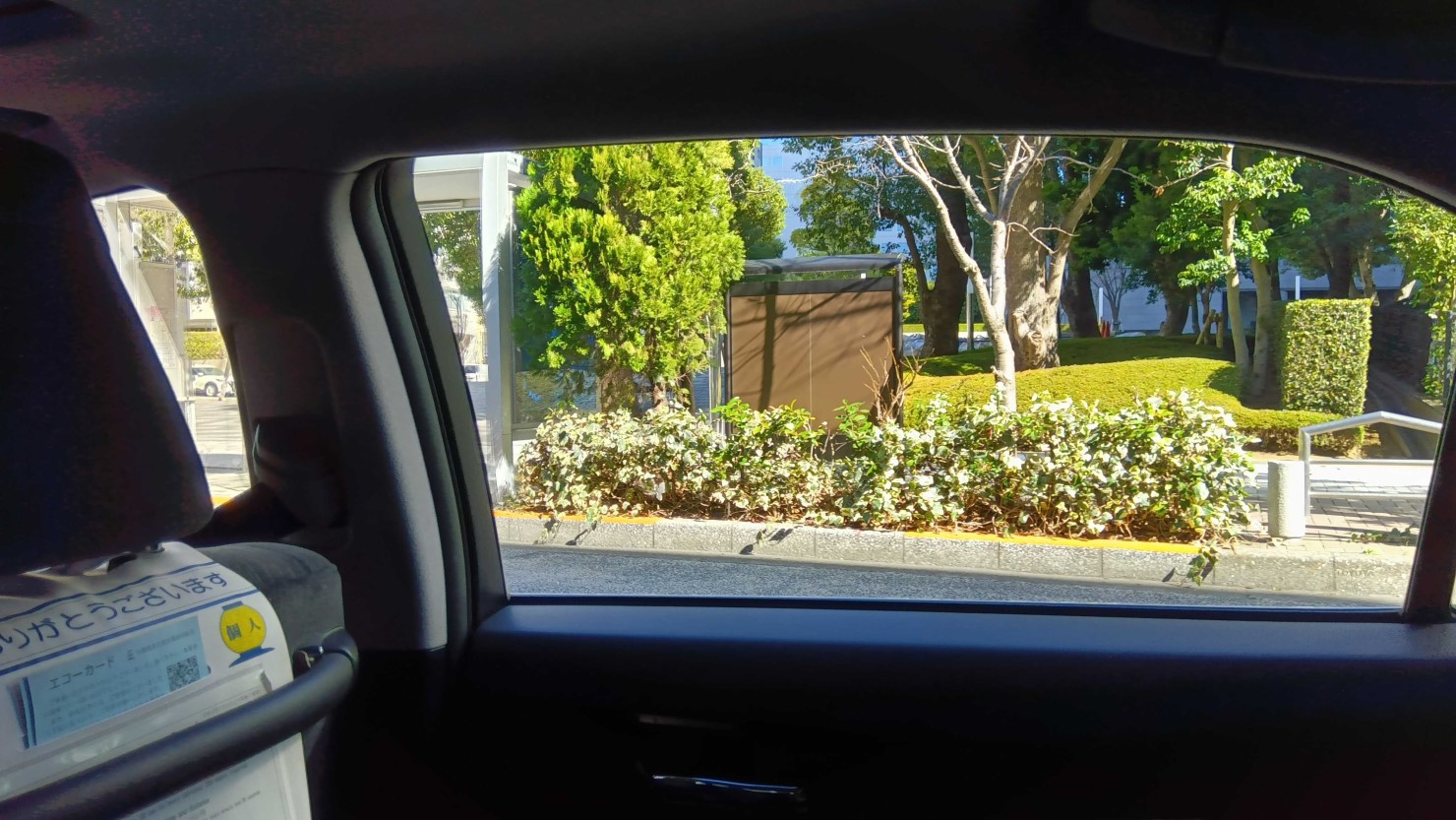 タクシーの車窓からの景色