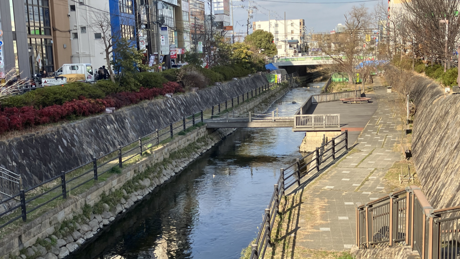寝屋川のせせらぎを利用した「寝屋川せせらぎ公園」