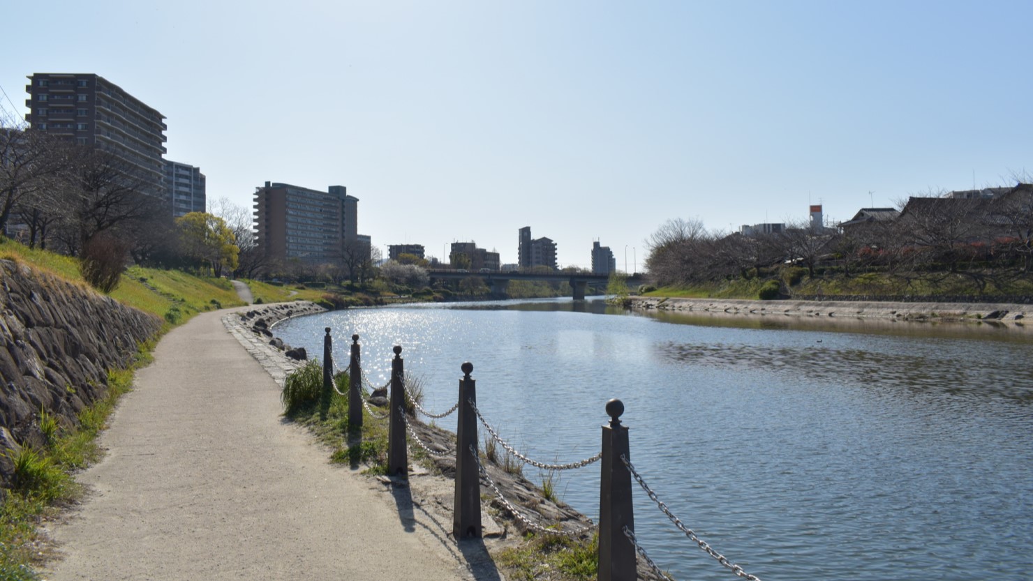 那珂川沿いの遊歩道