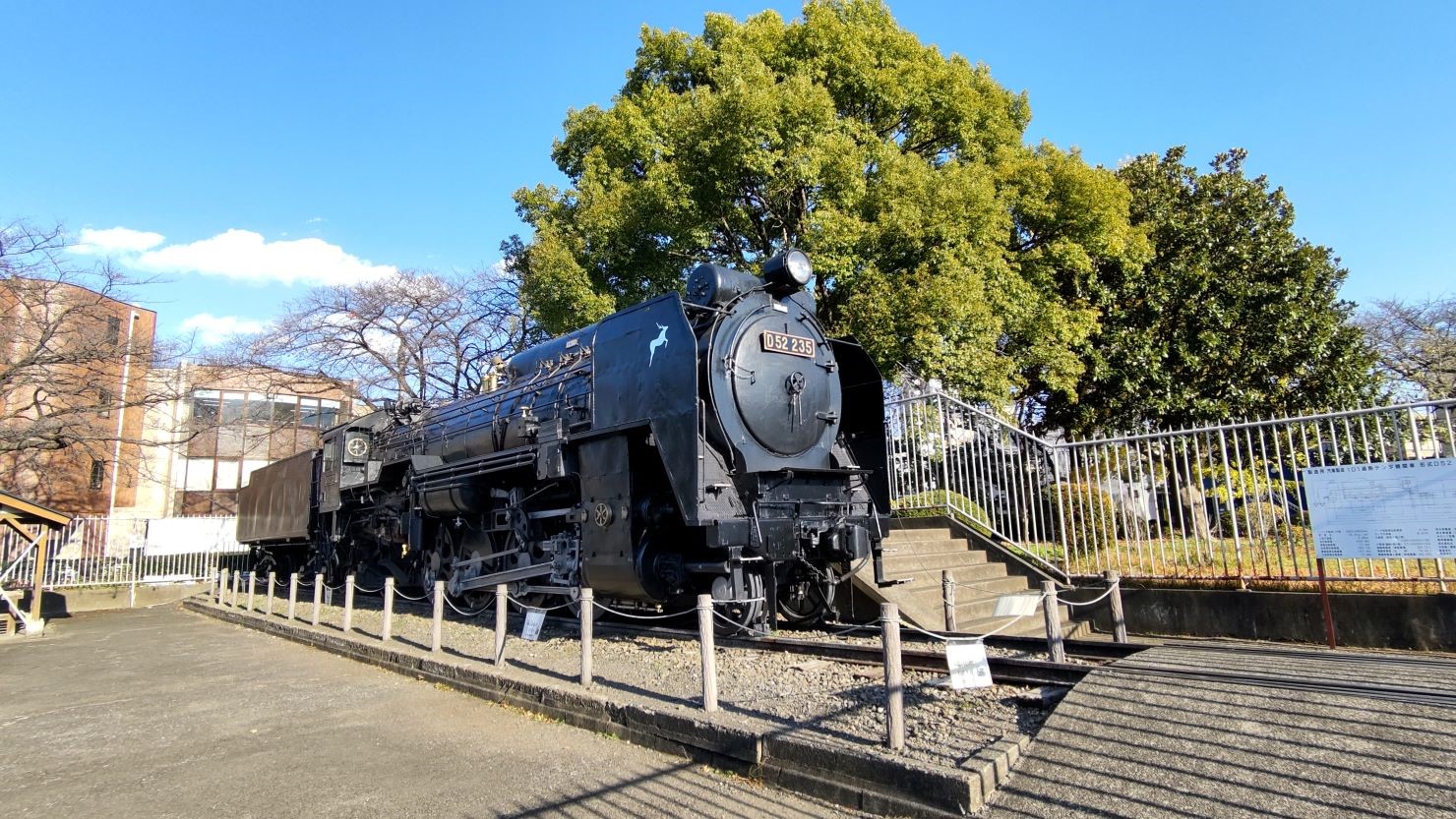 鹿沼児童交通公園にある「D52型蒸気機関車」　© カップラーメンとおにぎり