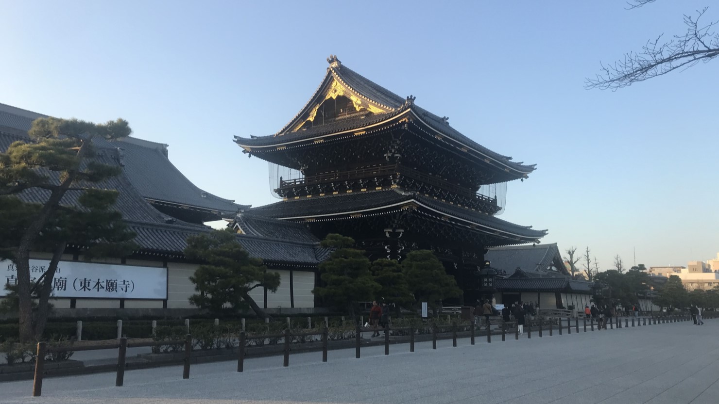 敷地内には数多くの重要文化財がある「東本願寺」