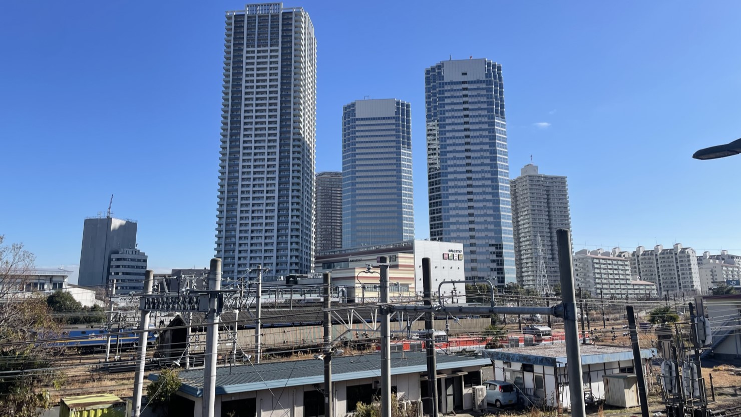 新川崎駅周辺の様子