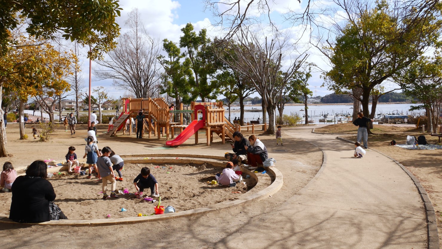手賀沼公園内の遊具エリア