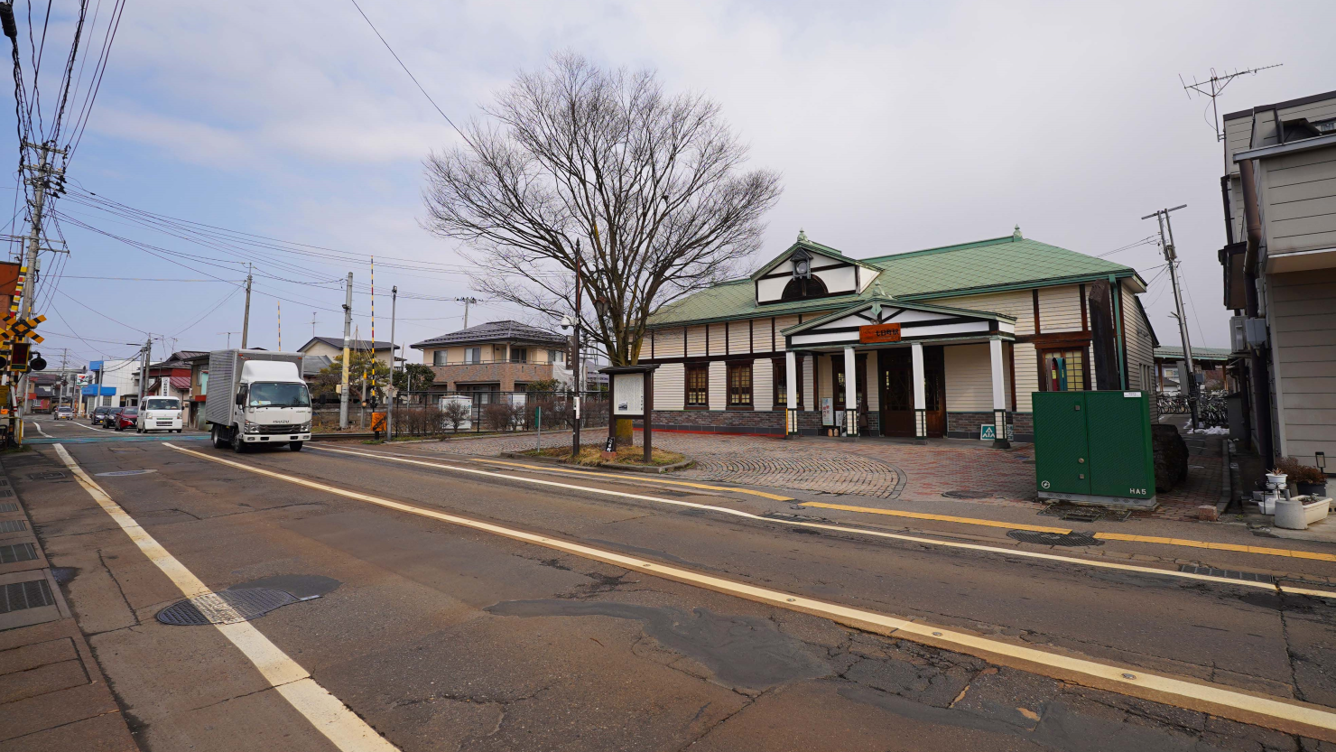 レトロな七日町駅舎