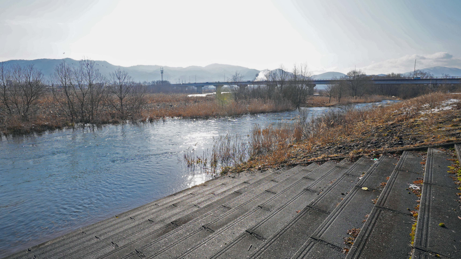 サイクリングや釣りが楽しめる阿賀川