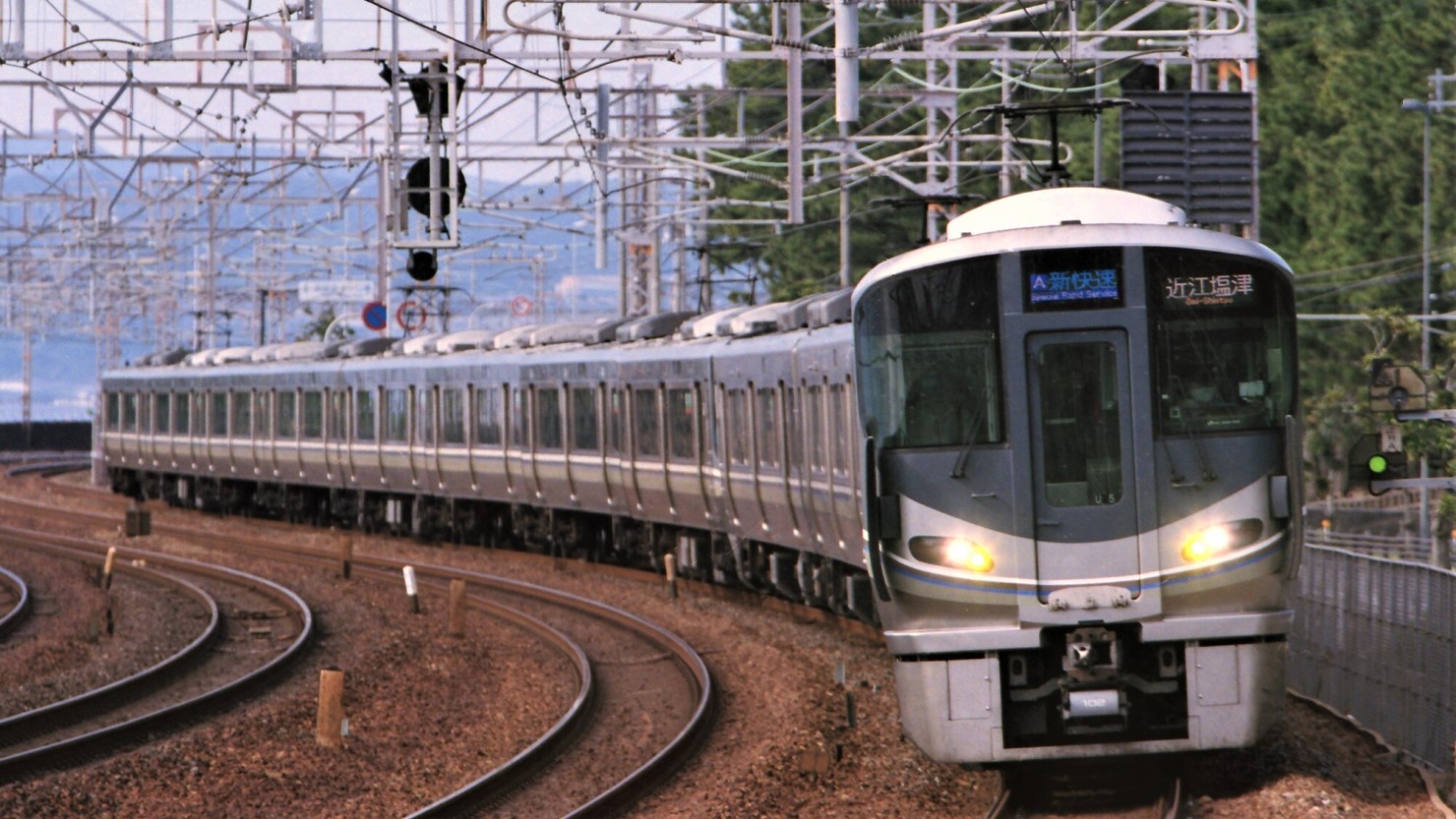 JR西日本225系 新快速