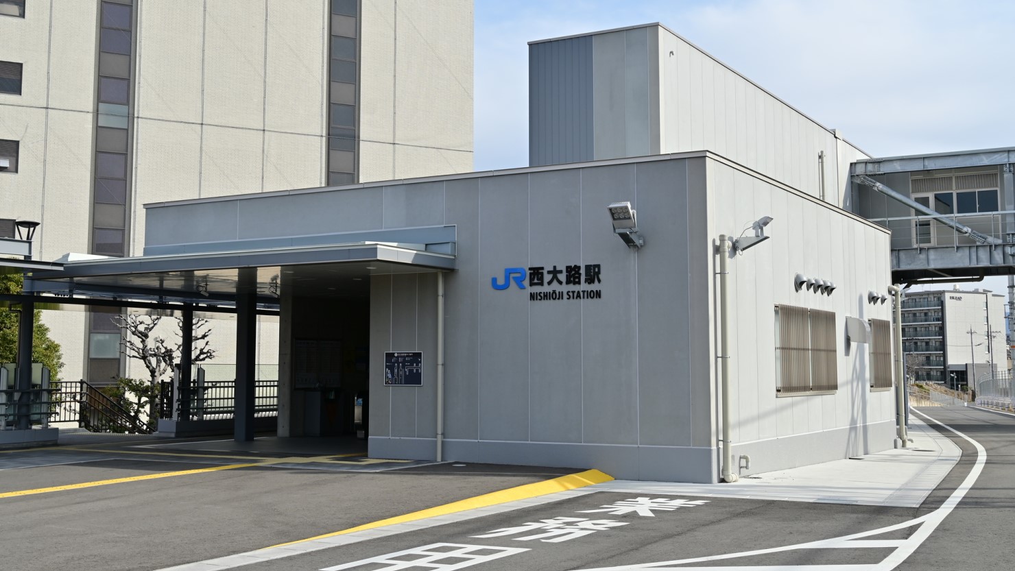 西大路駅の駅前