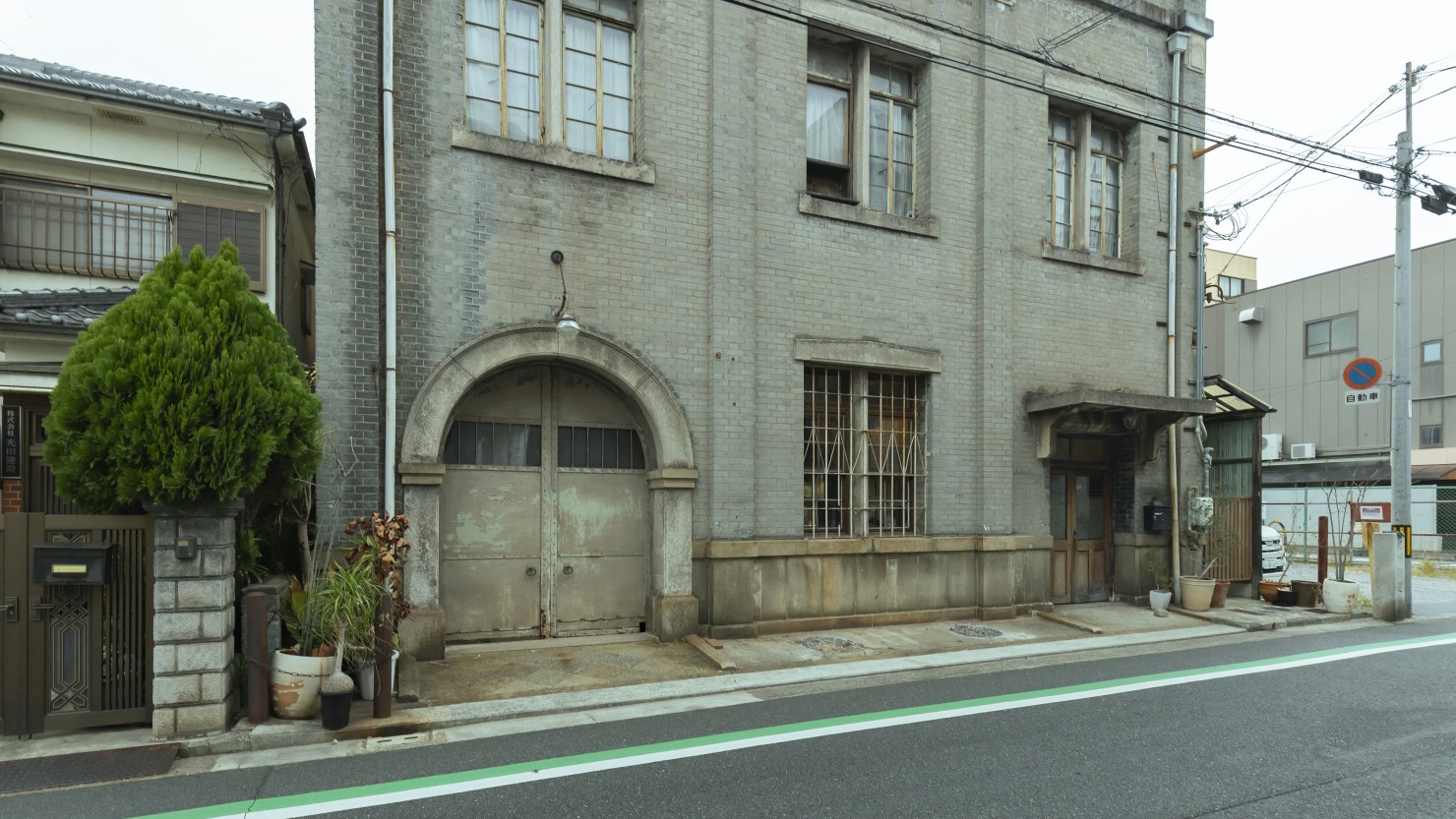 突如現れる異質な建物「SPinniNG MiLL」は紡績工場の意