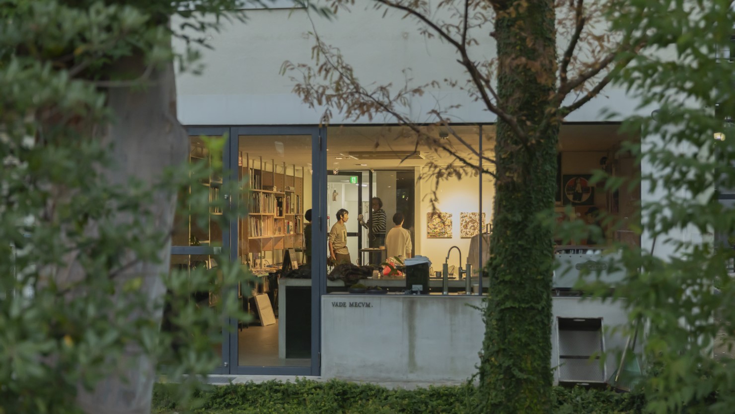 靱公園から見た「チグニッタ」。思わず何の空間か確かめたくなります