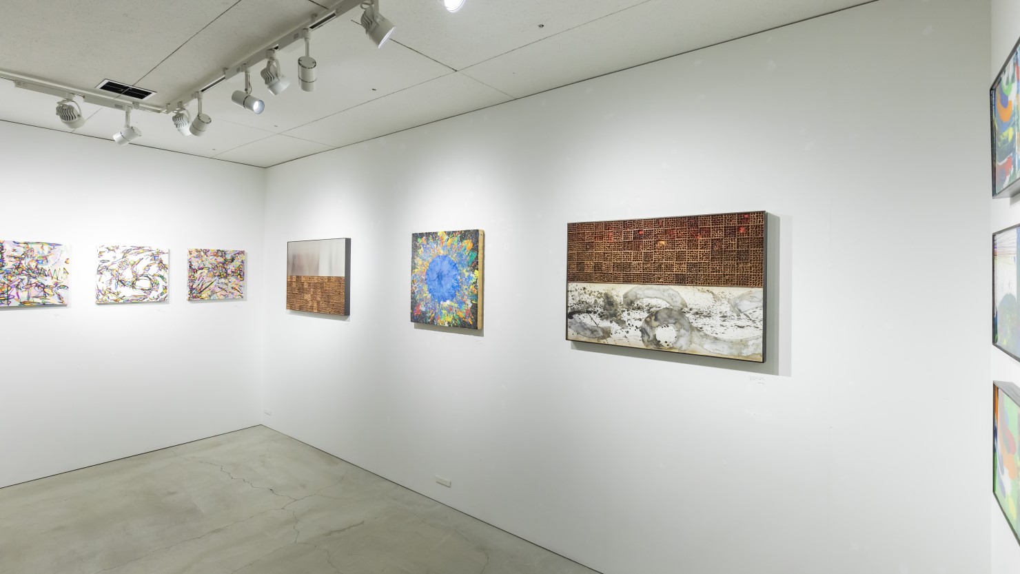 チグニッタの展示スペース。取材時は、「構- ATTITUDE」 橋本仁 個展を開催していた。台湾でも人気の作家