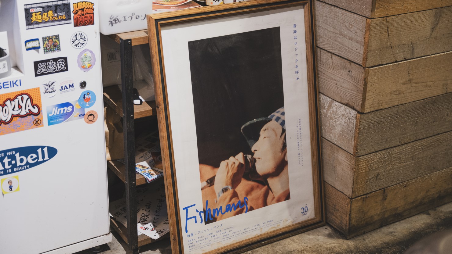 Fishmansに関連するものが店のあちこちに。取材当日もFishimansの曲が流れる店内。