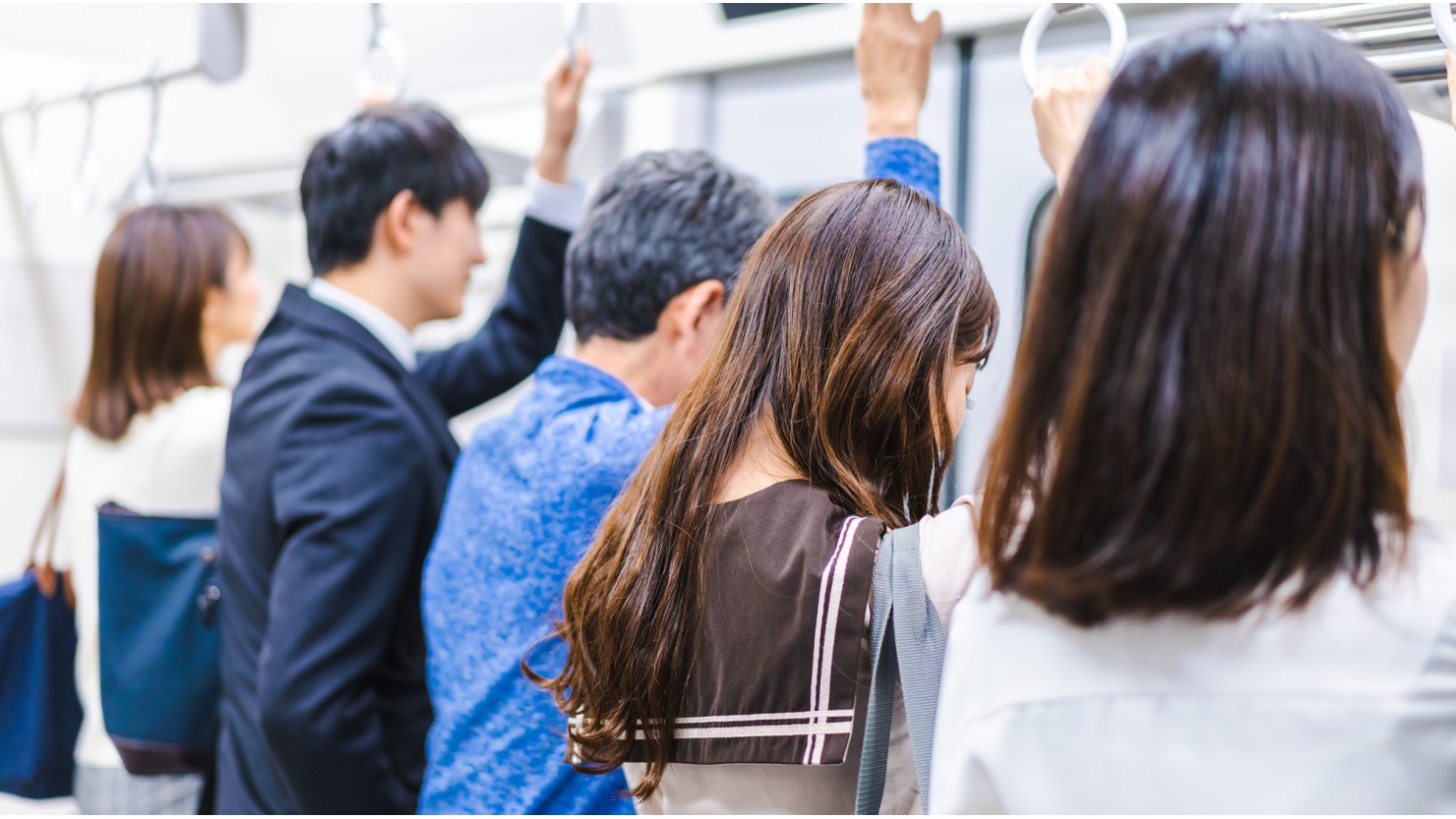 電車の車内のイメージ