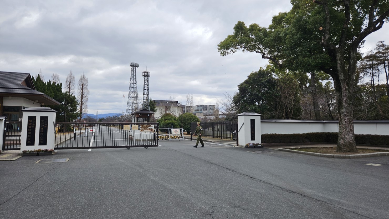 陸上自衛隊桂駐屯地の正面入口