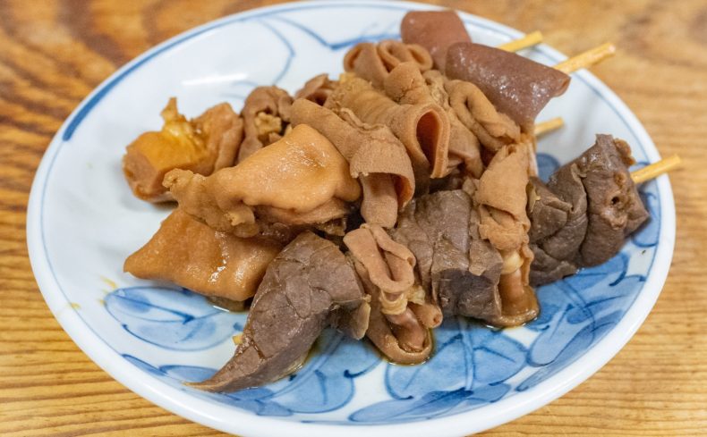 「関東煮」は広島県福山市ならではの郷土の味！甘い味わいとモツの食感がクセに