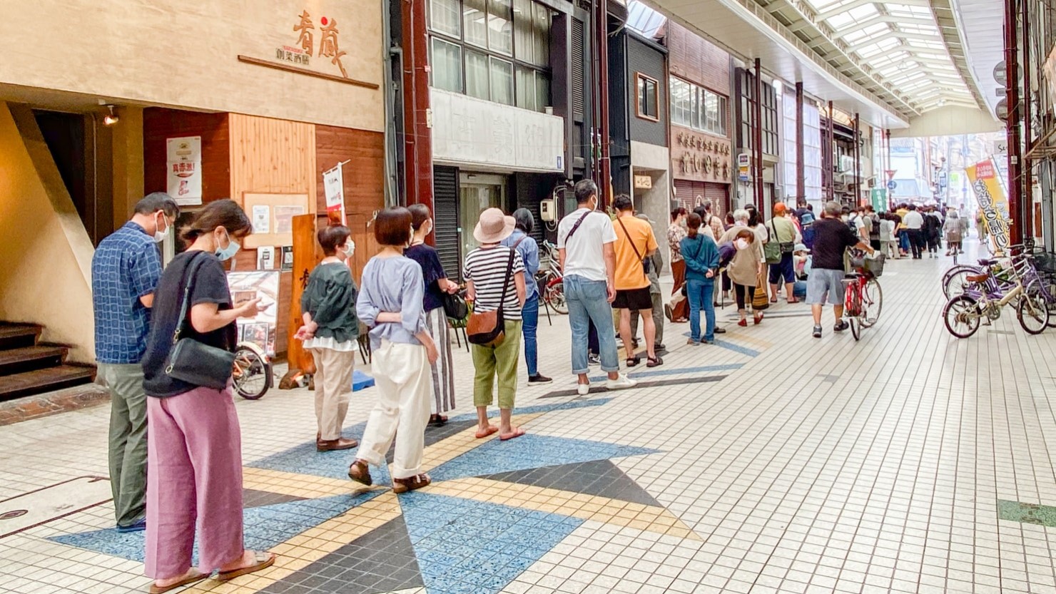 閉店を聞いてかけつけた人が行列をなした大衆食堂 稲田屋の様子（2020年9月）