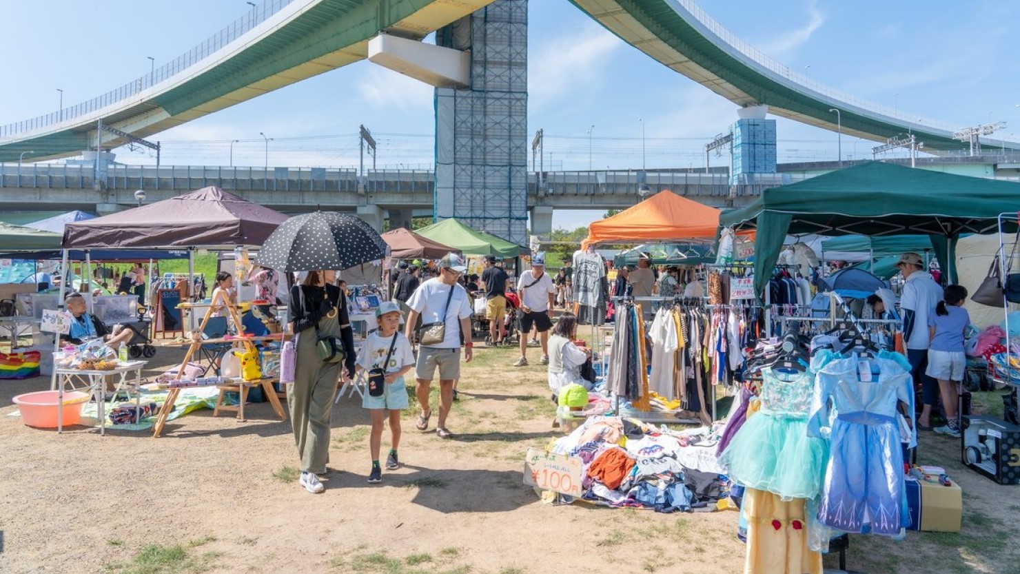 りんくうタウン駅近くの広場は交通アクセスもよく人気があります