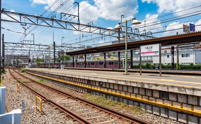 東京都「桜上水駅」周辺の住みやすさは？都心に近く四季を感じられる街の魅力を住民が紹介