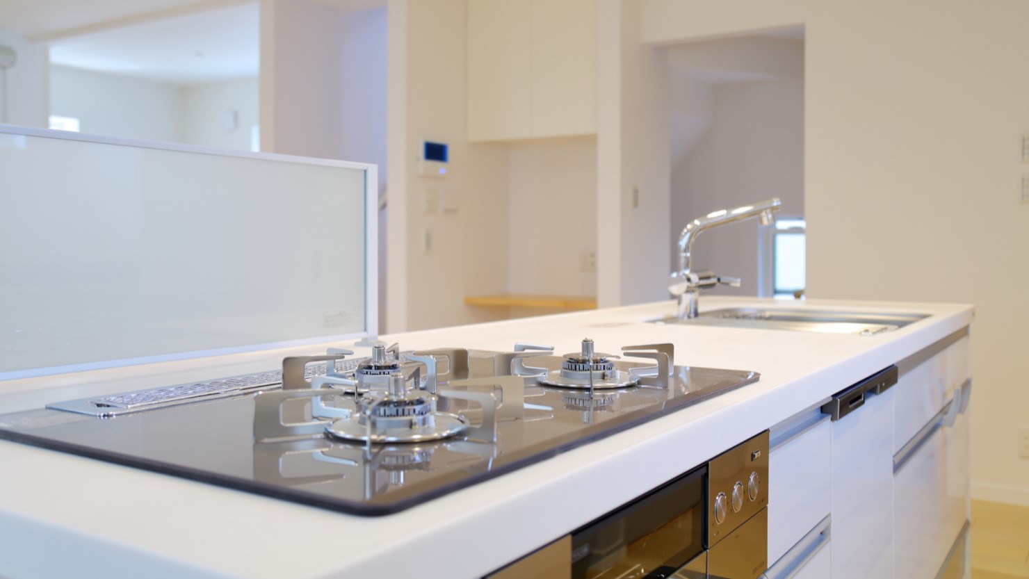 3口コンロのついたシステムキッチン