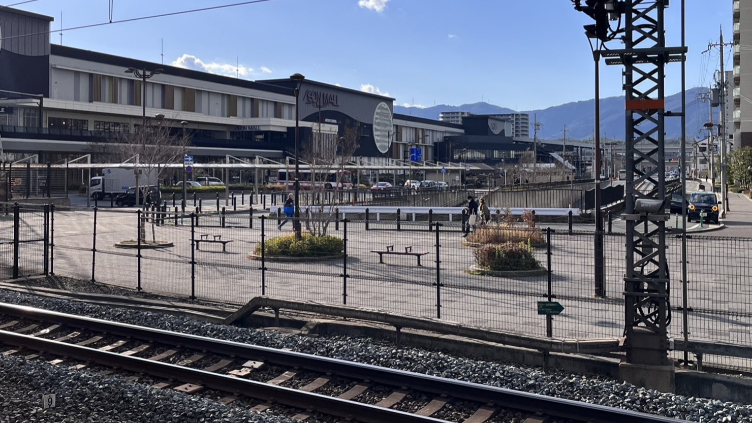 桂川駅は大型ショッピングモール直結