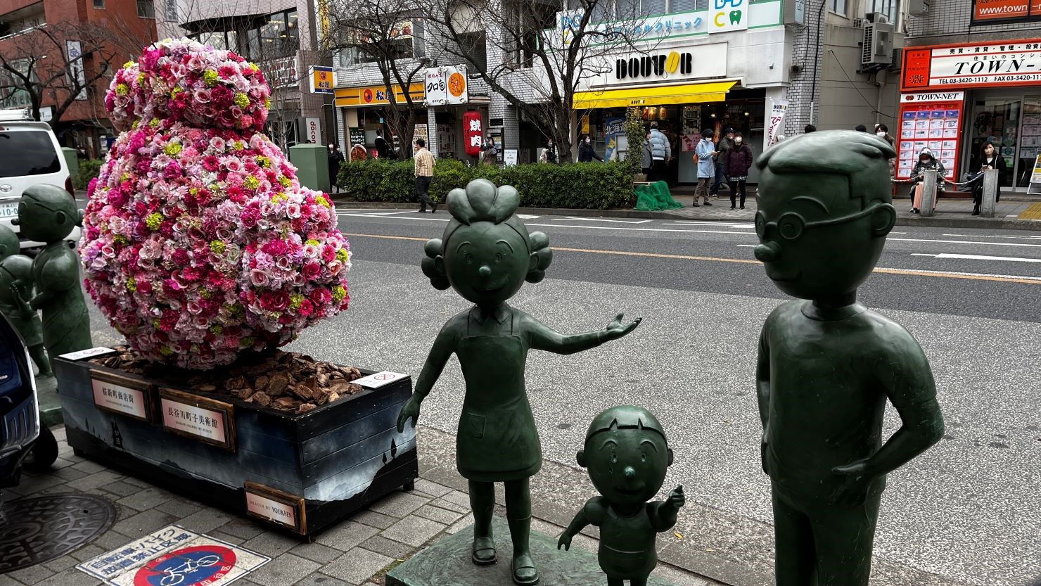 桜新町駅周辺に並ぶサザエさん一家の銅像