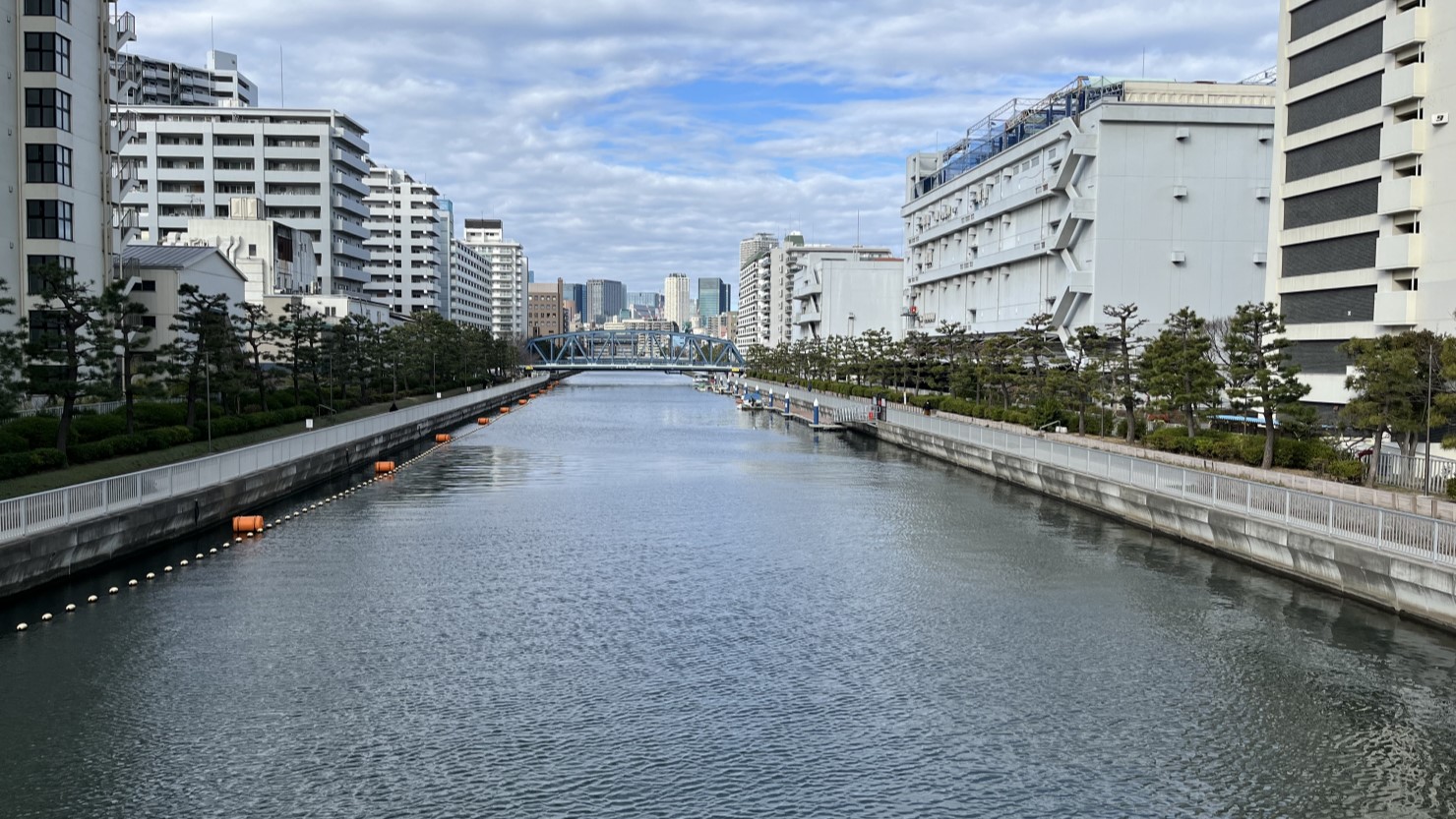 東深川橋から眺めた小名木川