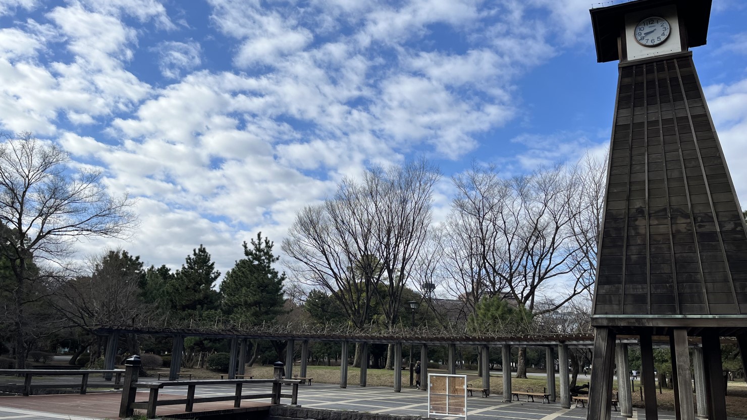 清澄公園の時計台と広い敷地