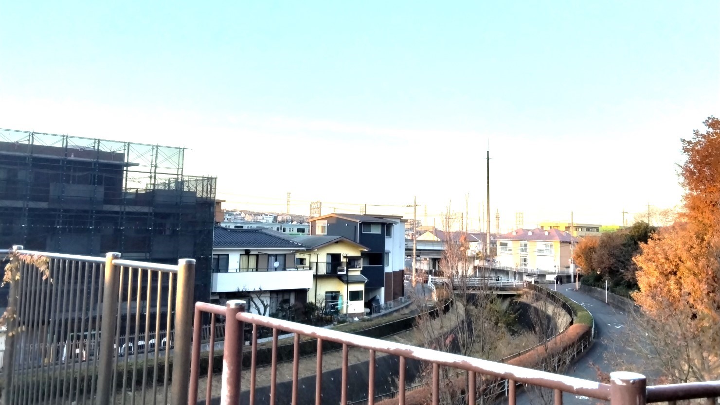 片倉駅周辺の住宅街　© アヲイ