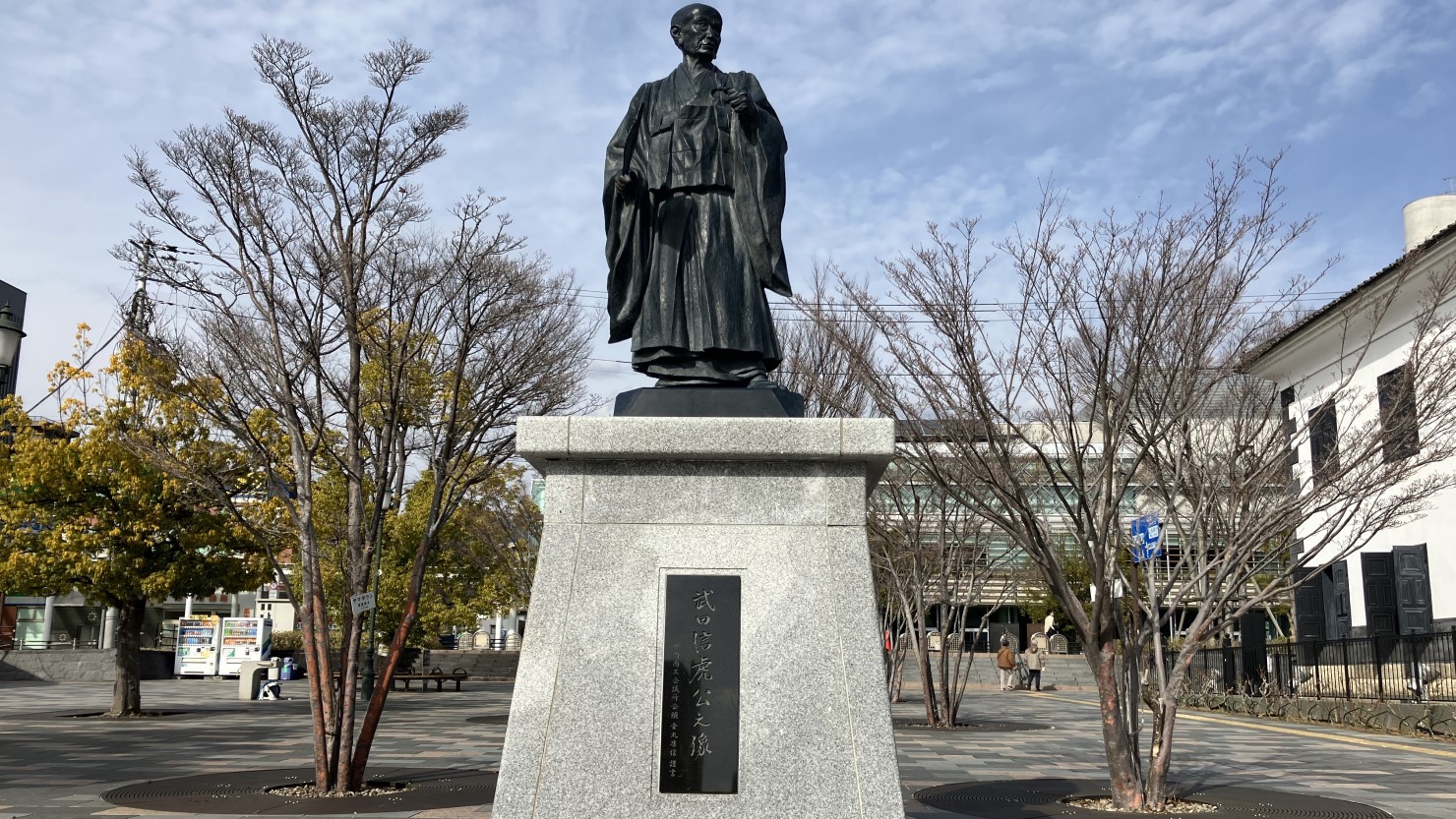 武田信虎公銅像