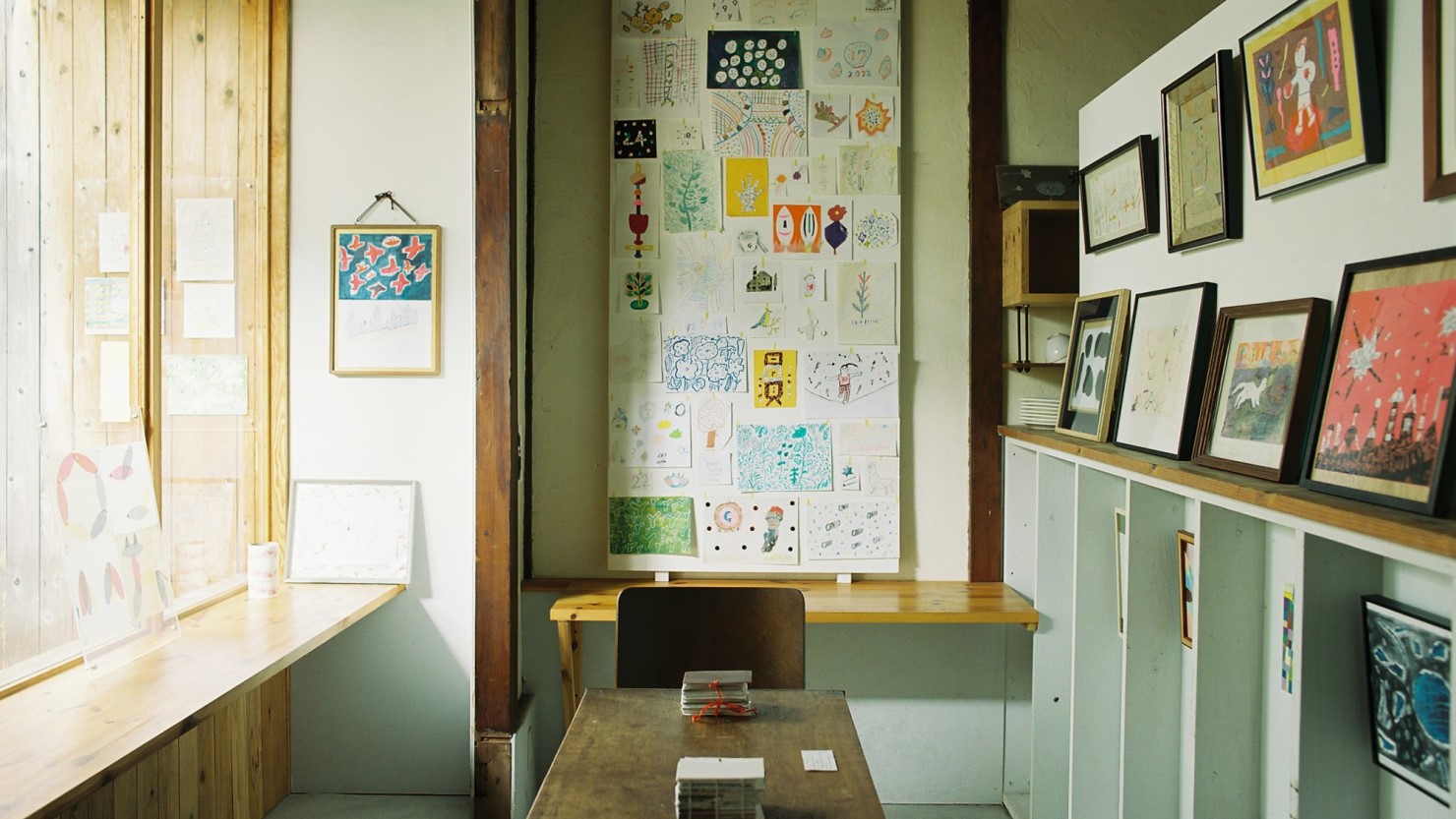 あしたの箱さんの企画『版画展 かめばかむほど』の展示風景。写真：平野愛