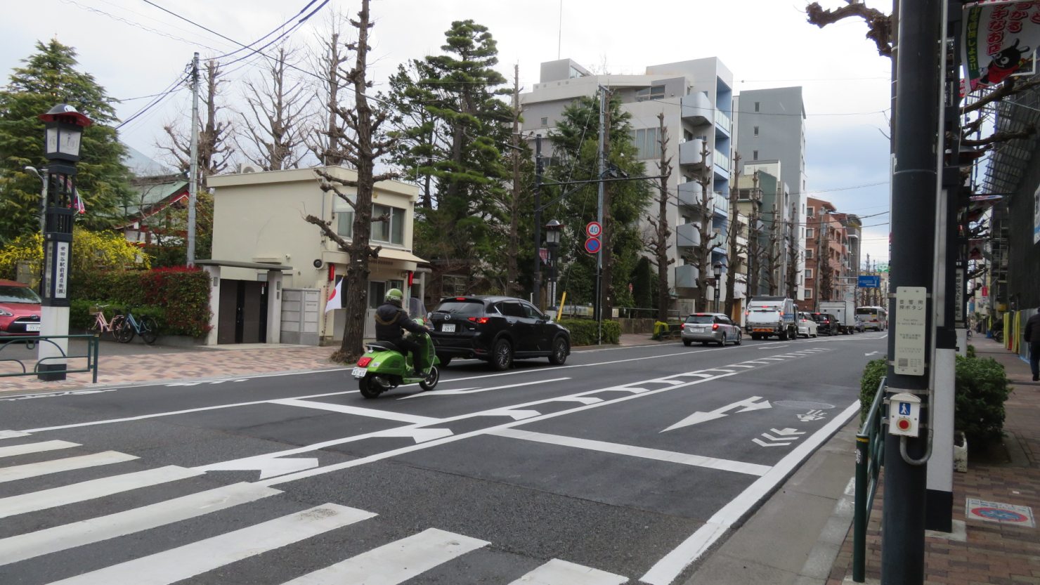 世田谷駅の南にある世田谷通りの交番
