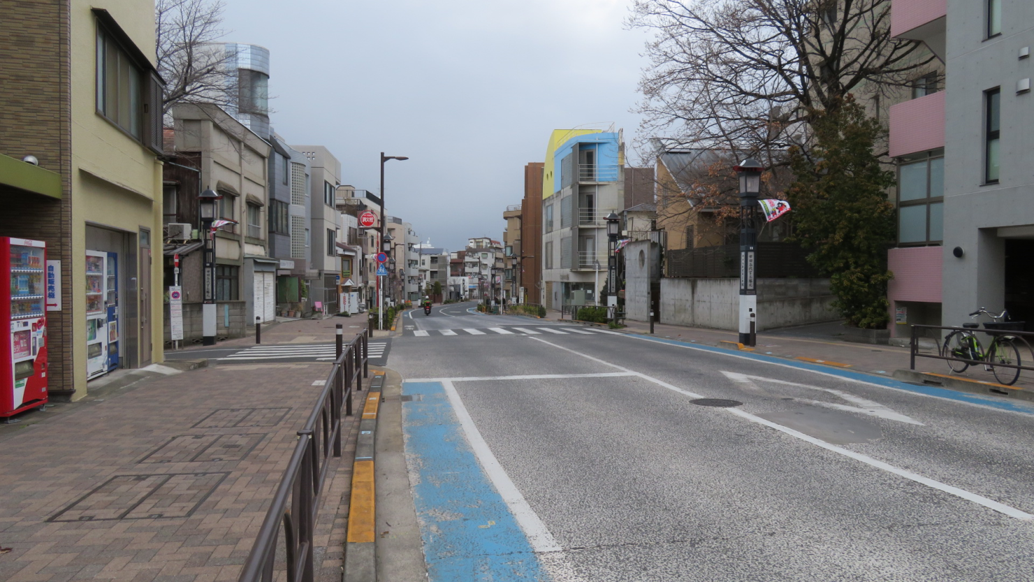 休日午前の区役所西通り