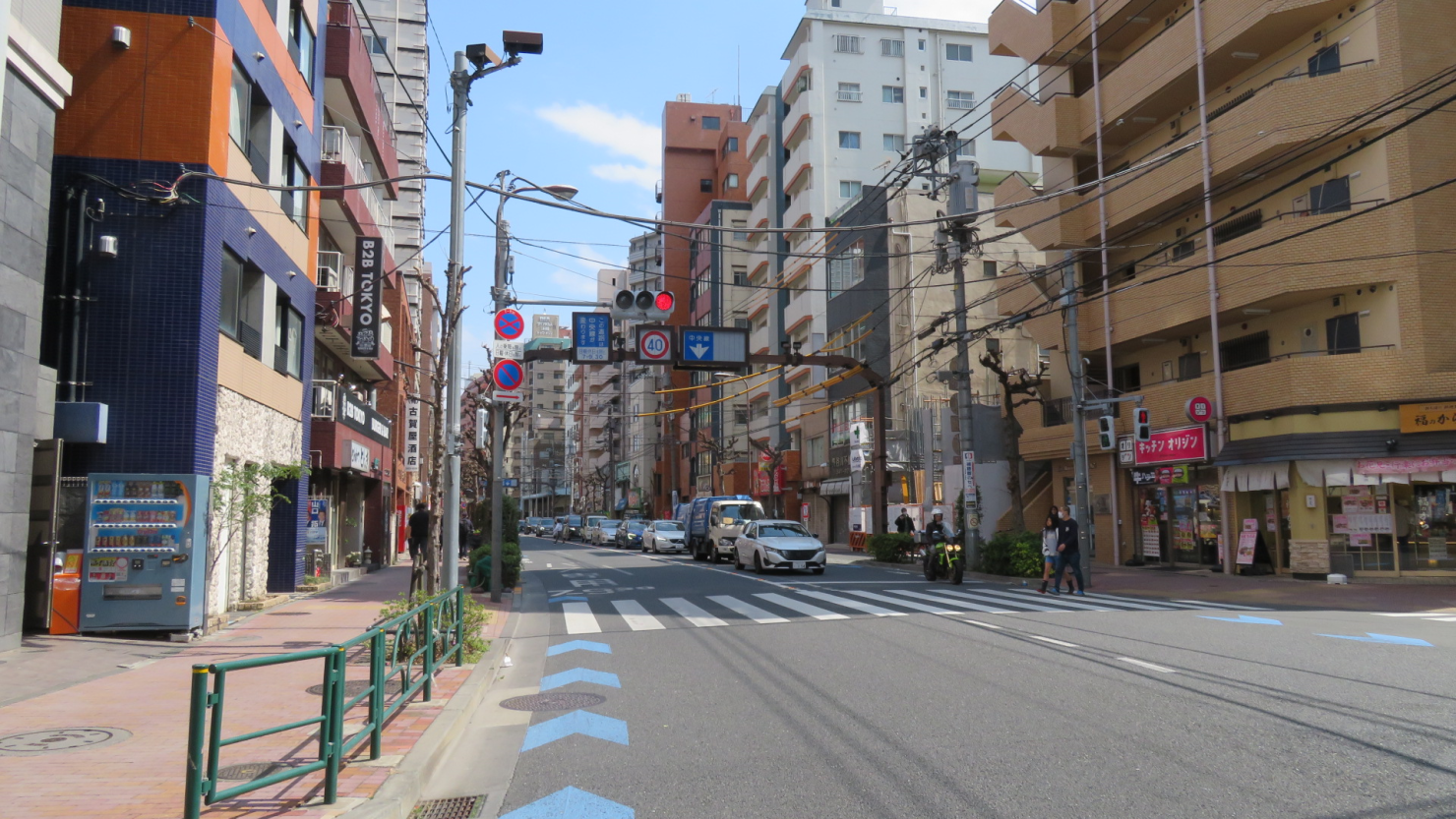 西太子堂駅の南にある世田谷通り