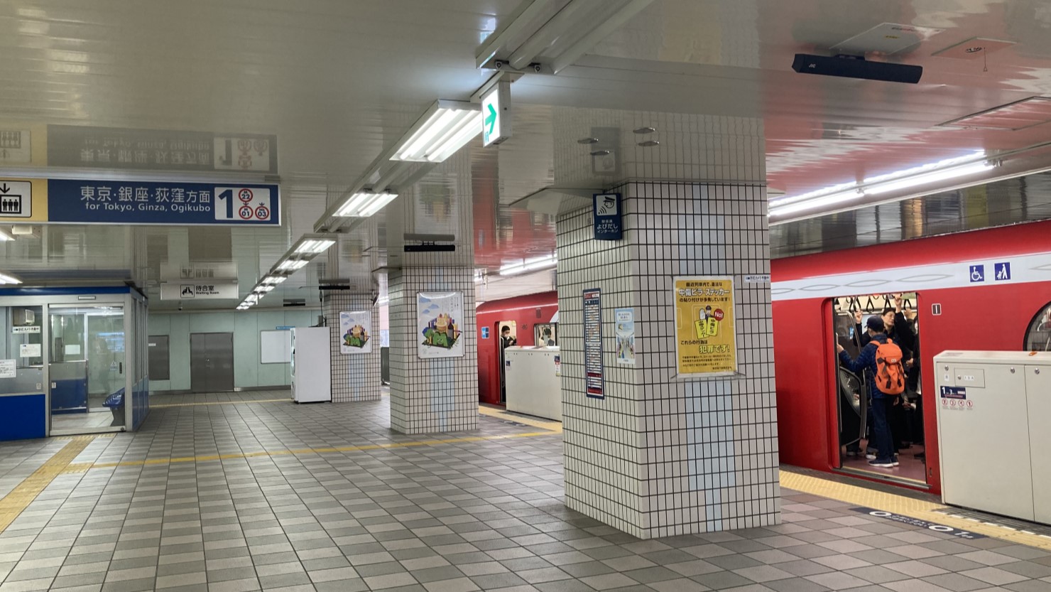 東京メトロ丸ノ内線後楽園駅ホーム内