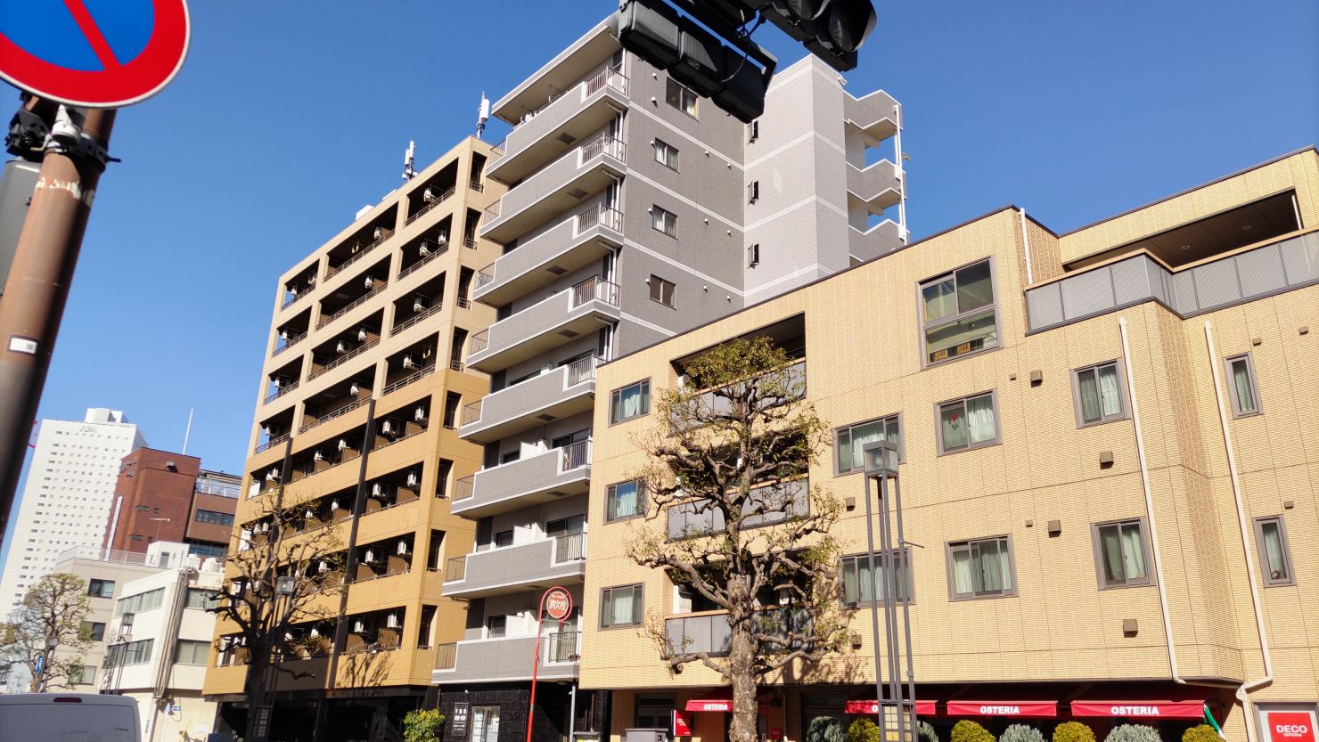 両国駅前に立ち並ぶマンション