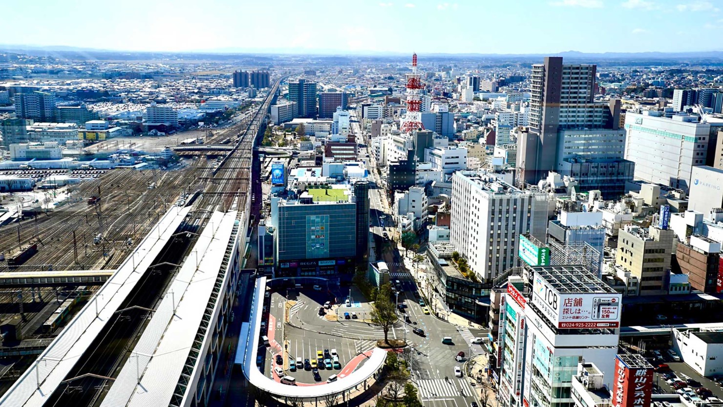 郡山市ふれあい科学館の展望ロビーより郡山駅を見下ろす