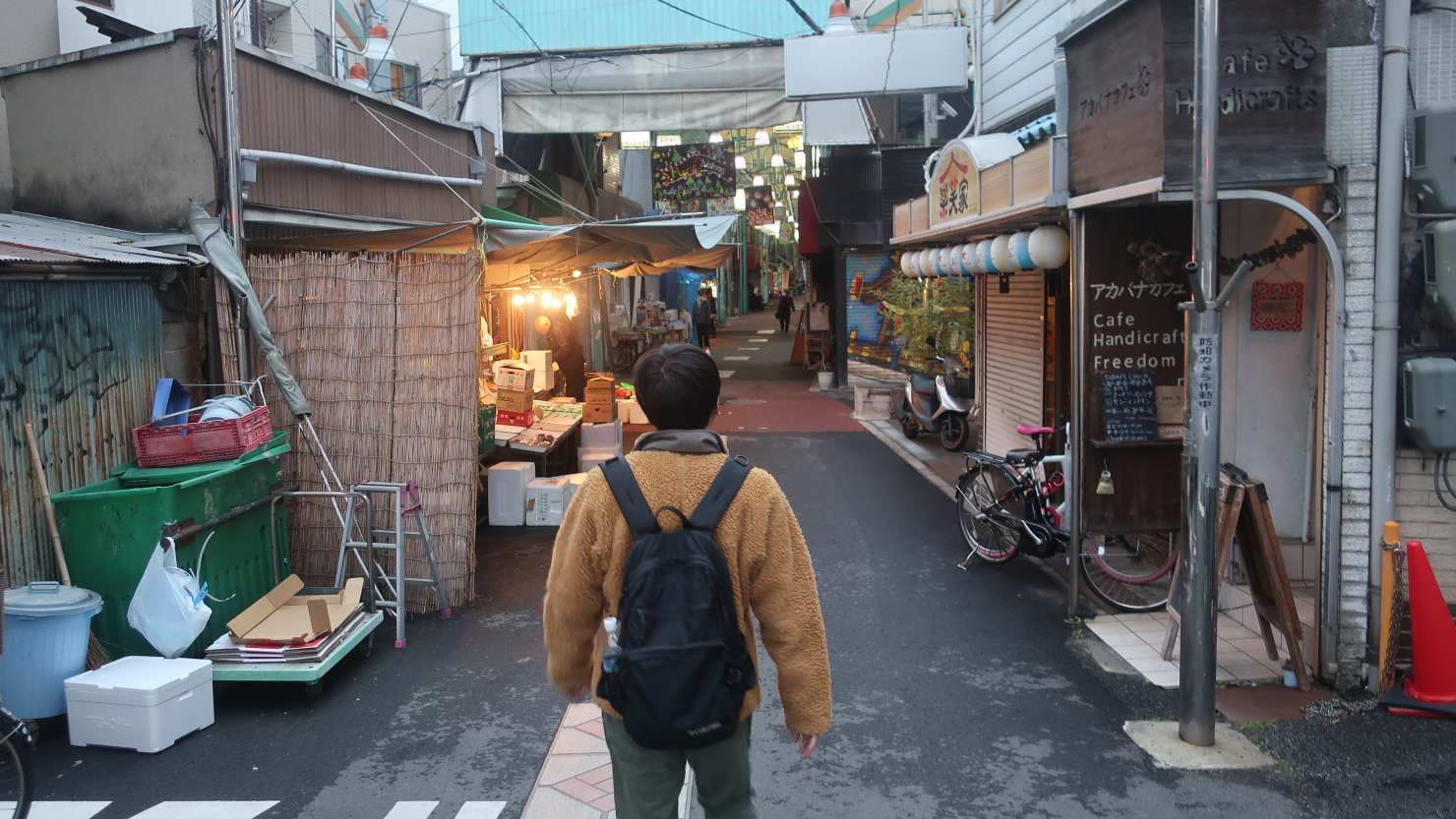 八百屋に果物店、飲食店などたくさんの商店がありました