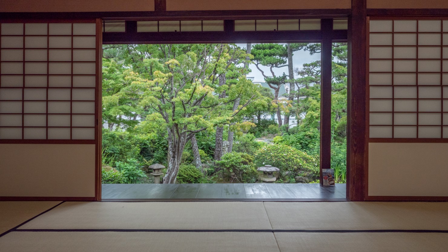 新渓園 敬倹堂から見る庭園