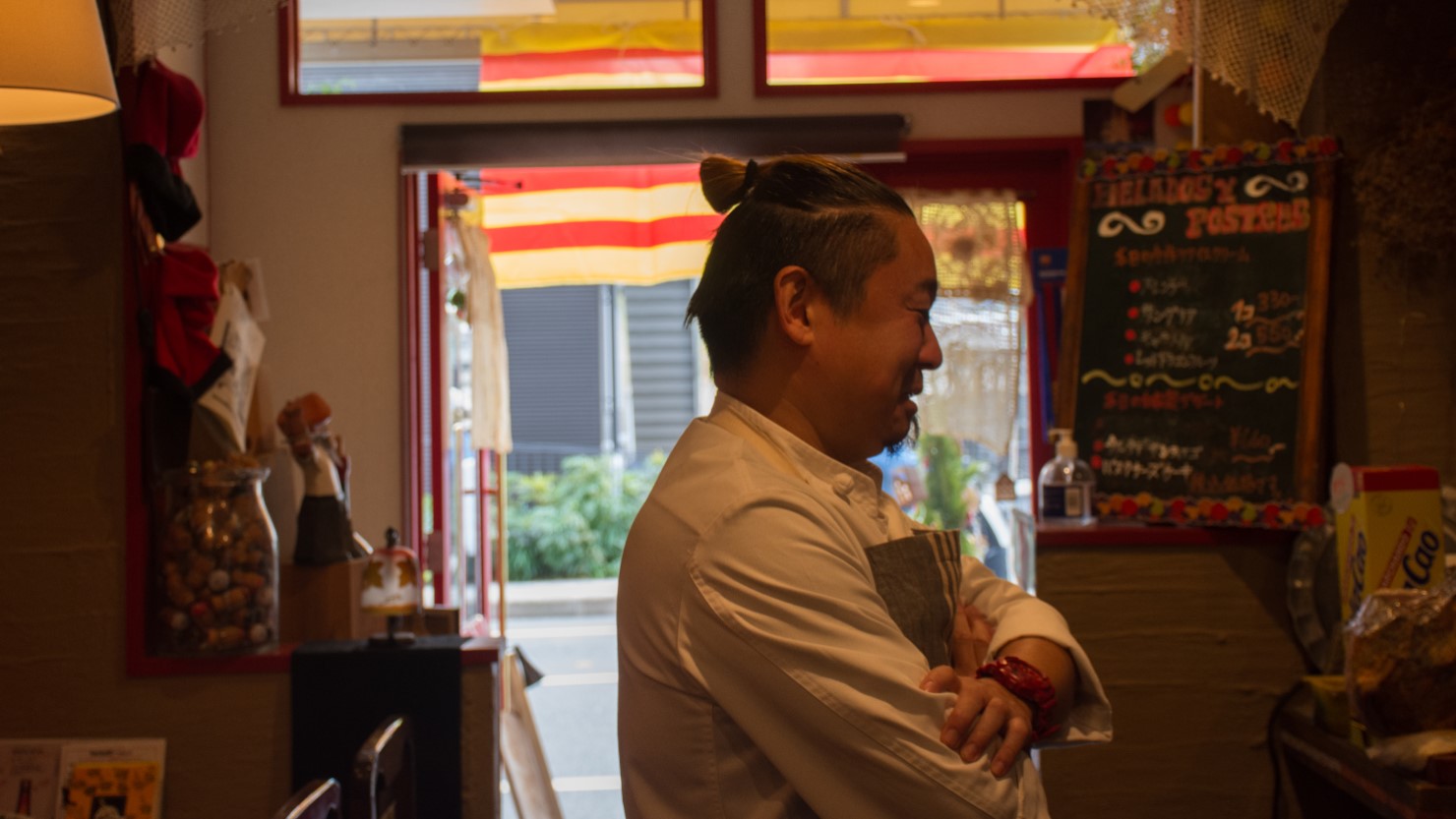 寡黙に料理を作られているのでちょっぴり恐い印象の石橋さんだが、話せばとてもフレンドリーでチャーミング