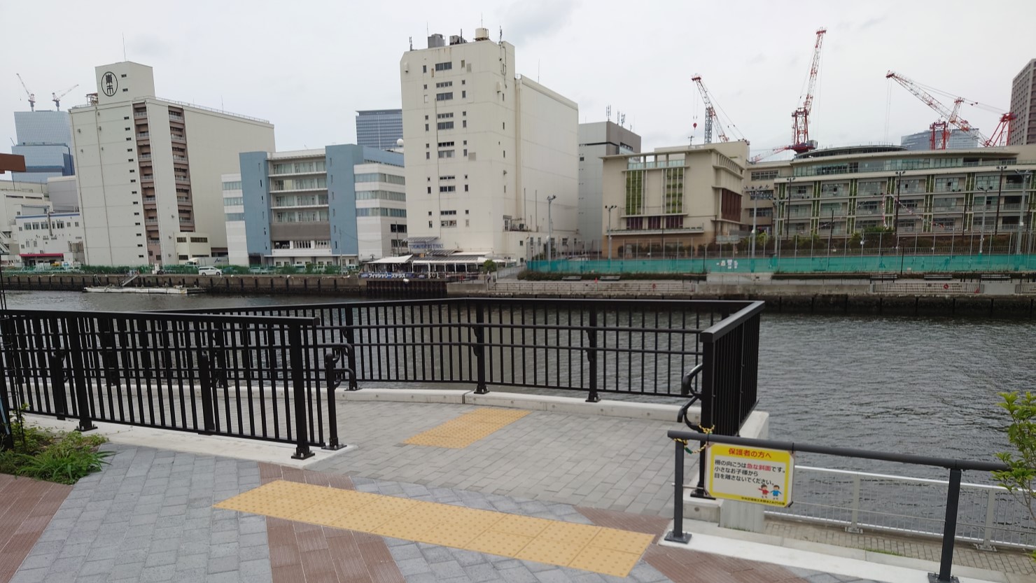 晴海五丁目ターミナルにある「晴海五丁目船着場」への道