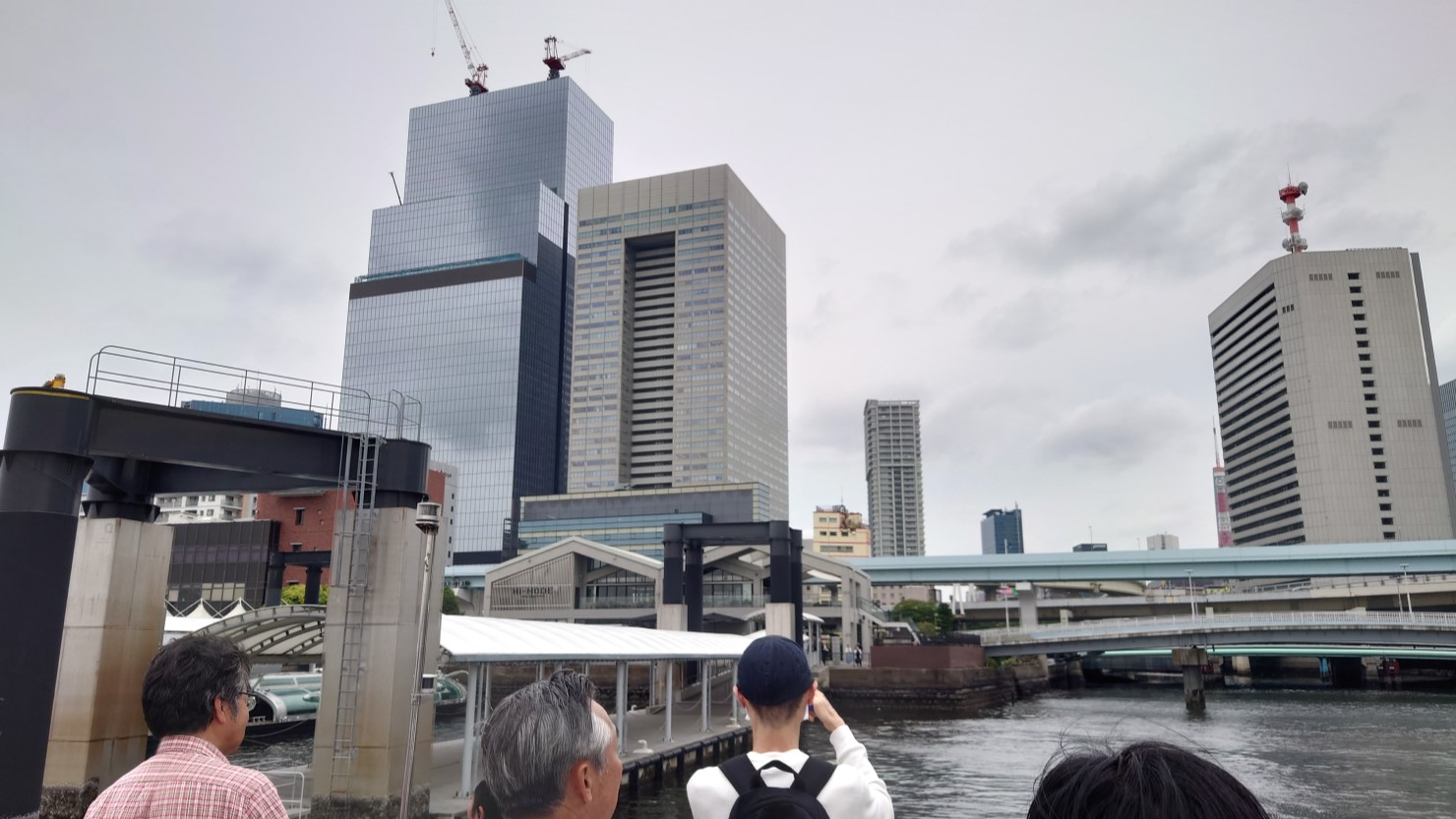 日の出船着場から見る芝浦プロジェクトのビル