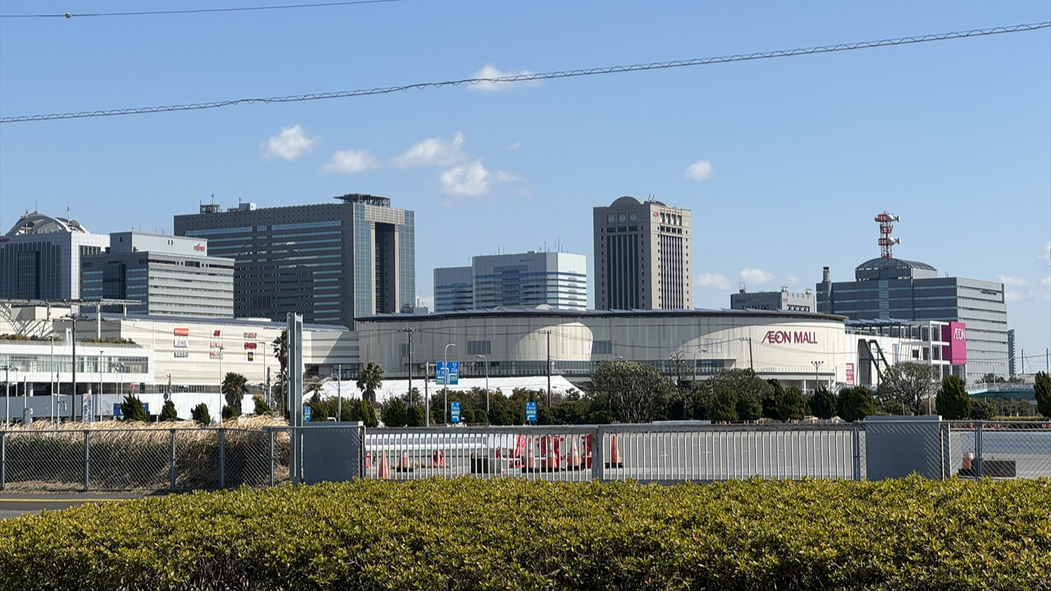 イオンモールの旗艦店「イオンモール幕張新都心」。画像の左側にコストコもある